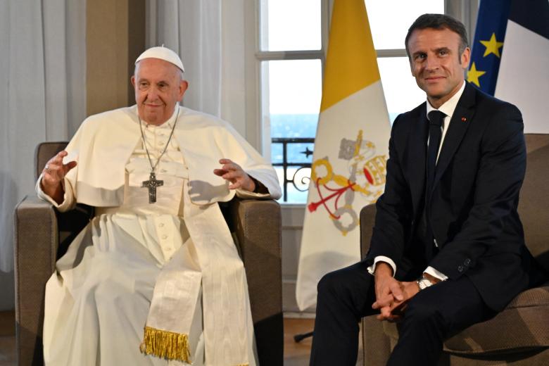 El Papa Francisco se reúne con el presidente francés Emmanuel Macron en Marsella