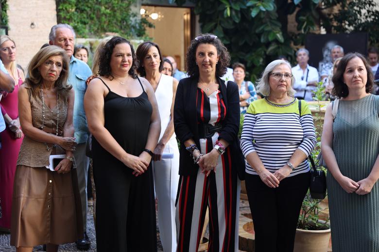 Presentación de la exposición "Calvas y bellas" en el Palacio de Viana