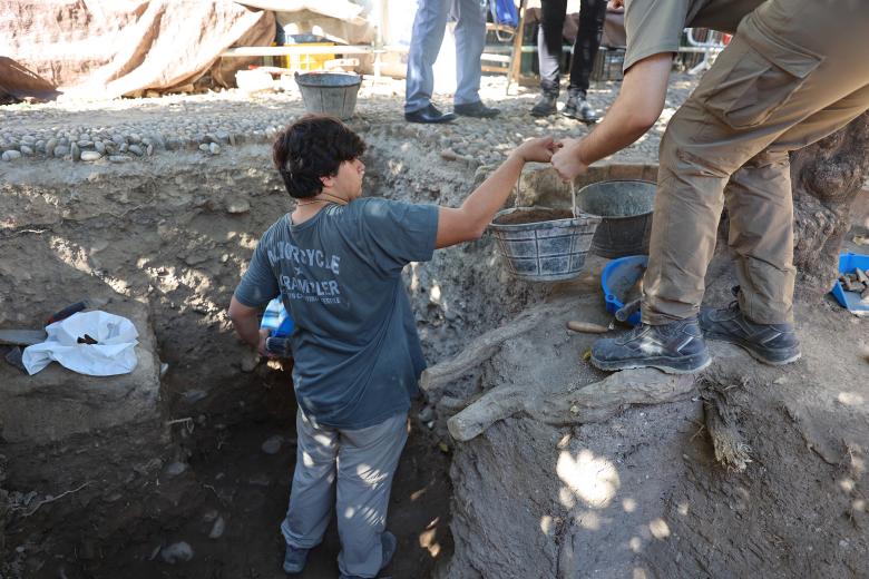 Excavación arqueología patio de los naranjos alumnos practicas catedral