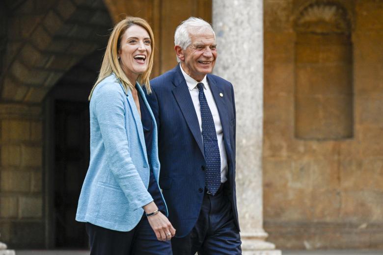 El Alto Representante de la Unión para Asuntos Exteriores y Política de Seguridad, Josep Borrell, y la presidenta del Parlamento Europeo, Roberta Metsola