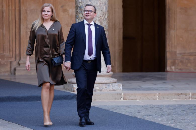 El primer ministro de Finlandia, Petteri Orpo, y su esposa Niina Kanniainen-Orpo