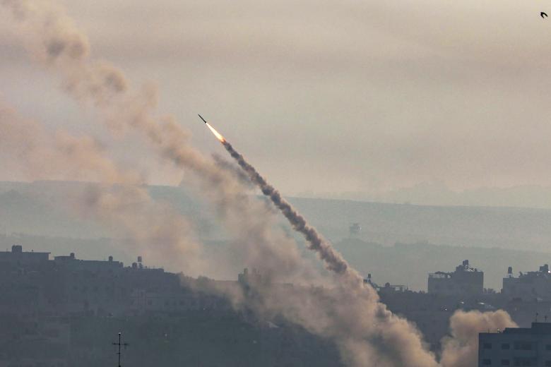 El ataque múltiple lanzado desde Gaza ha tomado por sorpresa a Israel en plena mañana de shabat, día de descanso judío.
