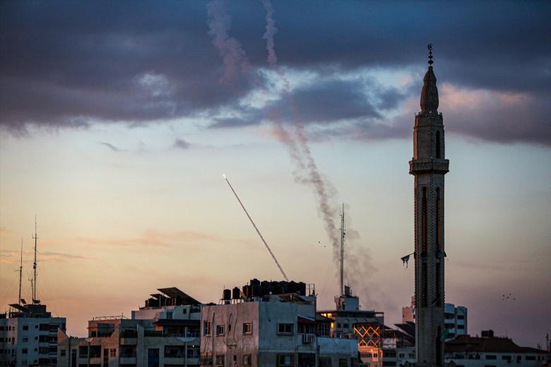 El comandante del ala militar de Hamás las Brigadas Ezzedin al Qassam, Muhamad al Deif, ha manifestado que este ataque se debe a la constante «desecración» de la Explanada de las Mezquitas por parte de los israelíes así como de meses de violencia contra la población palestina en Cisjordania.