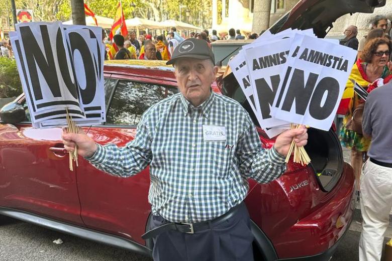 En la protesta se han visto innumerables carteles en contra de la amnistía