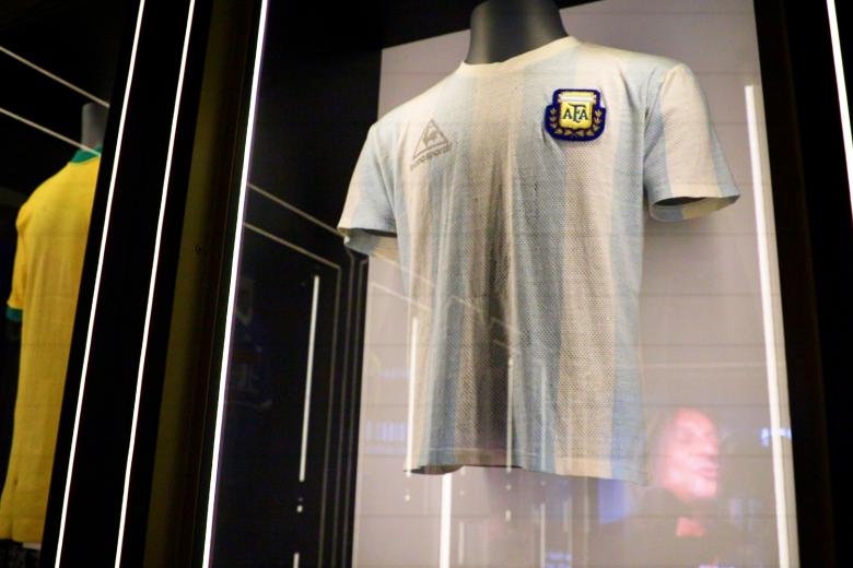 La camiseta de Diego Armando Maradona en la final del Mundial 1986: la cedió  Lothar Matthäus y es la gran reliquia de este museo.