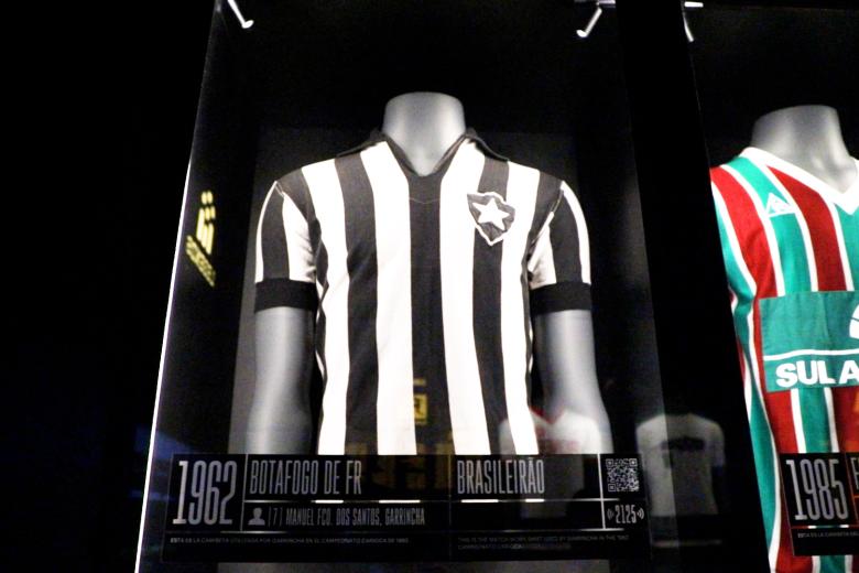 La camiseta de Garrincha, otro de los grandes del fútbol, con el equipo brasileño de Botafogo