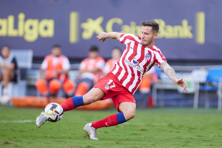 Saúl Ñíguez (15 millones); el futbolista del Atlético de Madrid es uno de los mejor pagados de la plantilla. Se ha ganando la titularidad en el equipo esta temporada y ha vuelto a conseguir su mejor versión