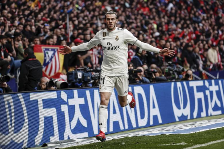 Gareth Bale (101 millones); la medalla de bronce se la lleva el futbolista galés que vino del Tottenham en 2013 después de ser el mejor jugador de la Premier League. Marcó goles decisivos con el Real Madrid, lo ganó todo. Su paso por el club blanco fue de más a menos por culpa de sus continuas lesiones