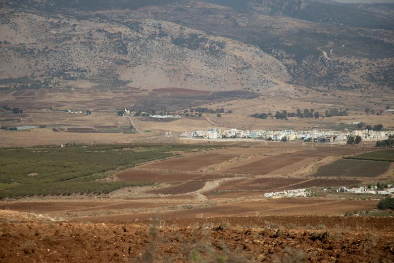 Al fondo de la imagen, una de las posiciones españolas, seguido de la carretera Sierra Delta 1, la única carretera que controla UNIFIL, y el pueblo de Ghajar, divido en dos por la blue line, pero ocupado en su totalidad por Israel.