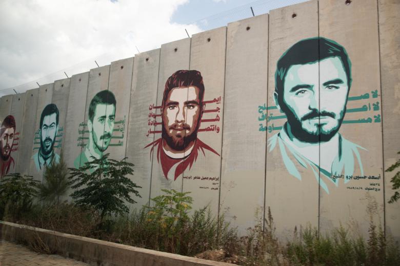 Pintadas en el muro levantado por Israel en la blue line