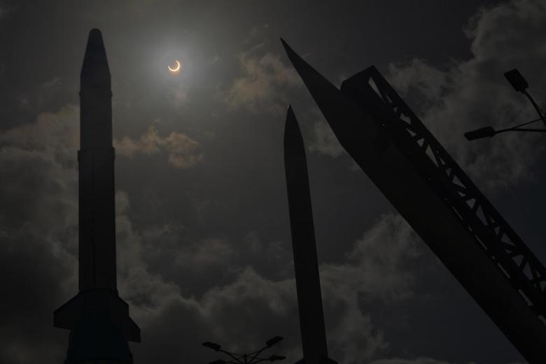 Vista del eclipse solar anular desde el Centro de Lanzamiento de Barreira do Inferno, en la ciudad de Parnamirim, estado de Rio Grande do Norte (Brasil)