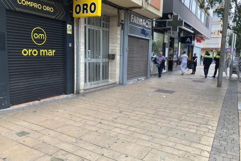 Una mesa del velador de un establecimiento ha salido volando y ha dejado una herida en Gran Vía Parque