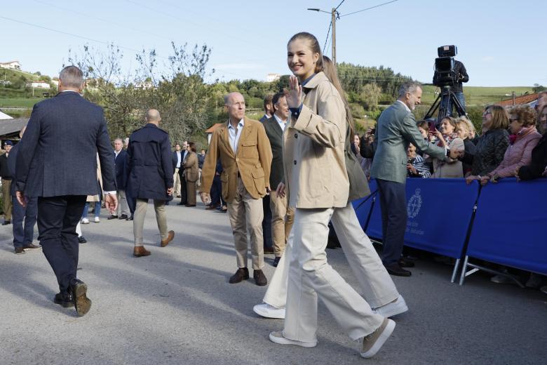 La Familia Real visita este sábado Arroes, en el marco de la visita a las tres parroquias, Arroes, Pion y Candanal, en el concejo de Villaviciosa, que este año se han hecho con el Premio al Pueblo Ejemplar del Principado