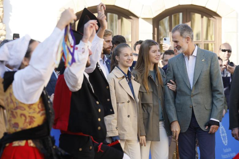 La Familia Real visita este sábado Arroes, en el marco de la visita a las tres parroquias, Arroes, Pion y Candanal, en el concejo de Villaviciosa, que este año se han hecho con el Premio al Pueblo Ejemplar del Principado