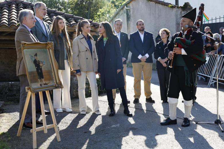 La Familia Real visita este sábado Arroes, en el marco de la visita a las tres parroquias, Arroes, Pion y Candanal, en el concejo de Villaviciosa, que este año se han hecho con el Premio al Pueblo Ejemplar del Principado