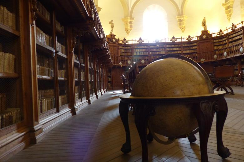 Library of the SPANISH CULTURAL HERITAGE INSTITUTE, in Moncloa-Aravaca district in Madrid. Building projected by Fernando Higueras and Antonio Miro Valverde and built in 1970.