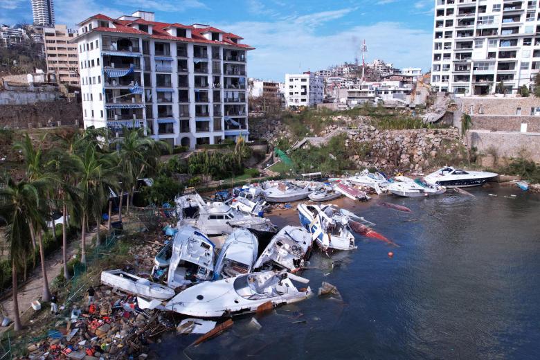 Fotografía aérea que muestra el club de yates de Playa Manzanillo tras el paso del huracán Otis
