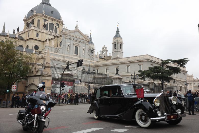 El coche en el que se trasladan la Princesa Leonor y la Infanta Sofía