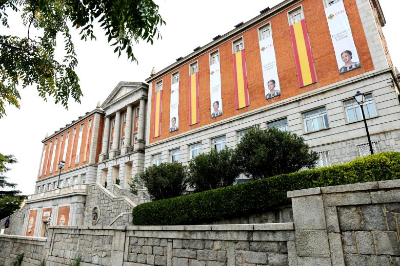 El CEU engalana su Colegio Mayor Universitario con los colores de España