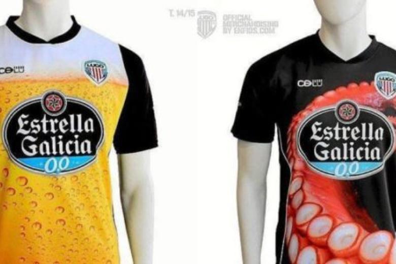 El CD Lugo quiso hacerle un particular homenaje a su ciudad gallega en la temporada 2014/15 luciendo estas dos equipaciones con una pata de pulpo y la cerveza Estrella Galicia, su patrocinador