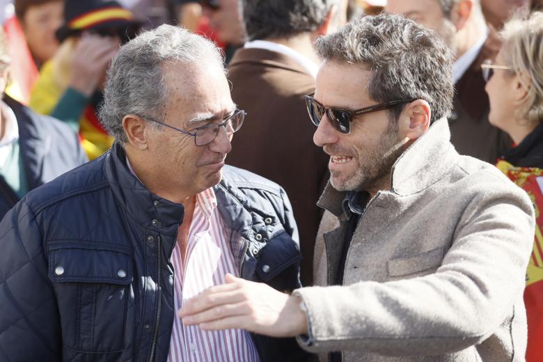 El diputado del Partido Popular Borja Sémper (d) y el presidente de la Asamblea de Madrid Enrique Ossorio (i).
