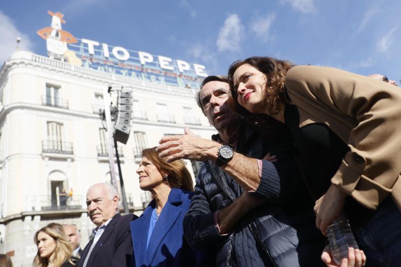 De izquierda a derecha, el expresidente de Colombia Andrés Pastrana; la exalcaldesa de Madrid, Ana Botella; el expresidente del Gobierno, José María Aznar, y la presidenta de la Comunidad de Madrid Isabel Díaz Ayuso.