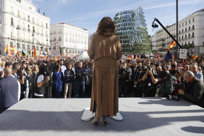 Isabel Díaz Ayuso, en la Puerta del Sol de Madrid durante el gran mitin contra la amnistía.