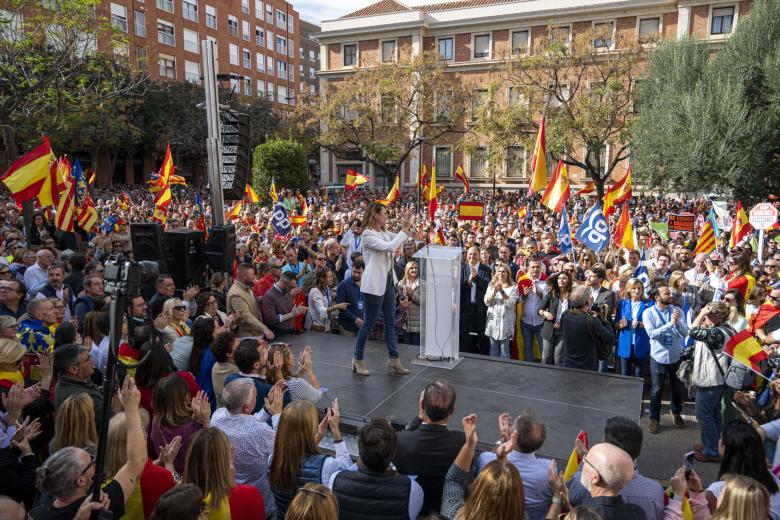Concentración convocada por el PP de Castellón en contra de la amnistía que ha tenido lugar esta mañana en la plaza de la Muralla de Castellón.