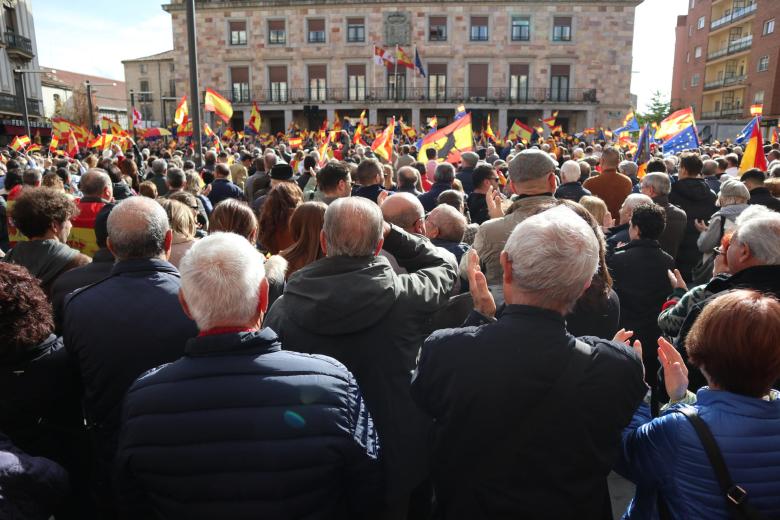 Ambiente durante la manifestación organizada por el PP este domingo en Zamora contra la amnistía.