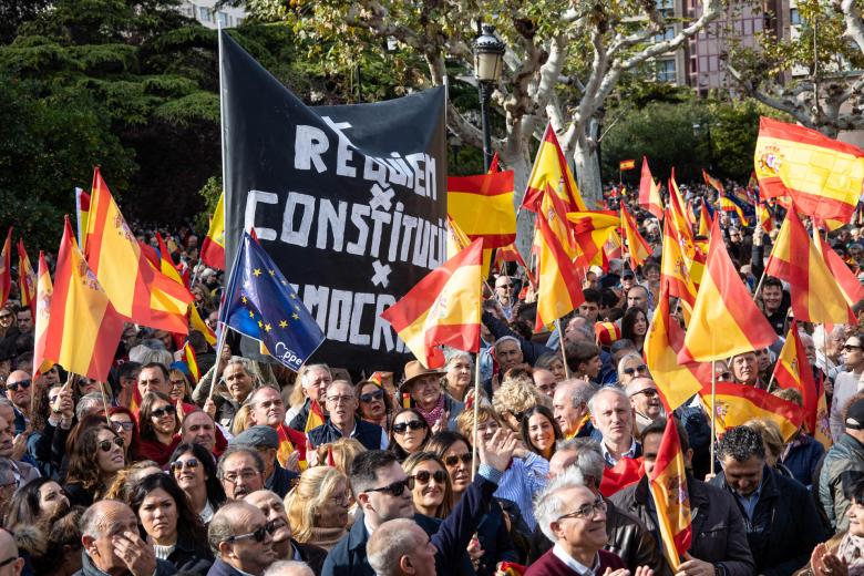 EN Logroño, la manifestación ha congregado este domingo a más de 25.000 personas en el céntrico paseo del Espolón.