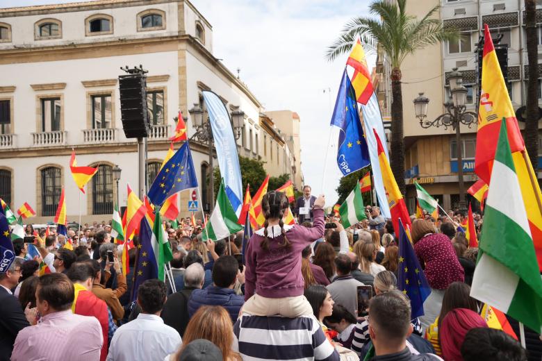 Manifestación en contra de la amnistía  en la Plaza de las Tendillas