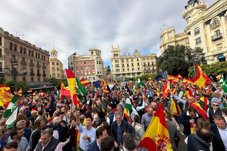 Manifestación en contra de la amnistía  en la Plaza de las Tendillas