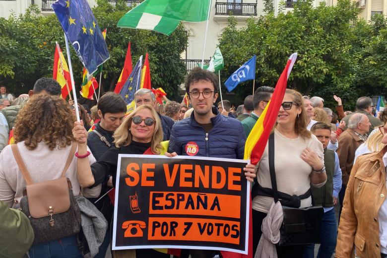 Manifestación en contra de la amnistía  en la Plaza de las Tendillas