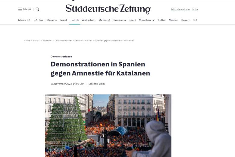 'Manifestaciones en España contra la amnistía para los catalanes'. El 'Süddeutsche Zeitung', uno de los diarios más importantes de Alemania, recoge que Pedro Sánchez ha concedido la amnistía a los separatistas catalanes «para asegurarse el apoyo a su reelección» y aguantar así otros cuatro años en el cargo.