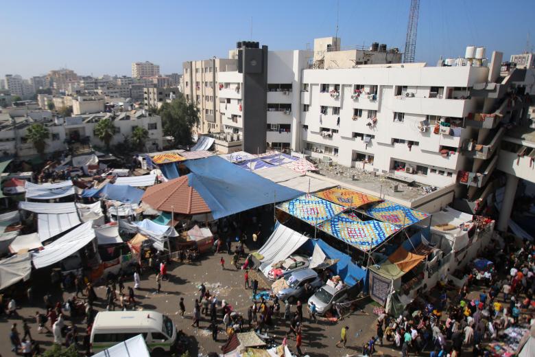 Vista del exterior y los alrededores del Hospital Al-Shifa en la Franja de Gaza