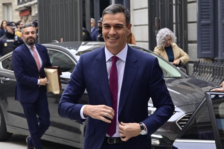 Pedro Sánchez eligió una corbata morada
