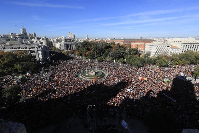 Tanto la plaza de Cibeles como los accesos han sido cortados. La asistencia a esta manifestación está siendo masiva