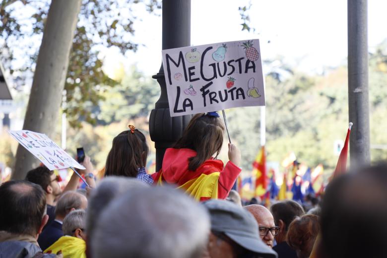 Los carteles con el mensaje 'Me gusta la fruta' se han repetido en la concentración.