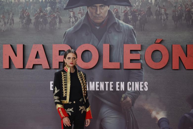 La actriz Macarena Gómez a su llegada a la presentación de la película 'Napoleón', del director británico Ridley Scott, celebrada este lunes en el Museo del Prado, en Madrid