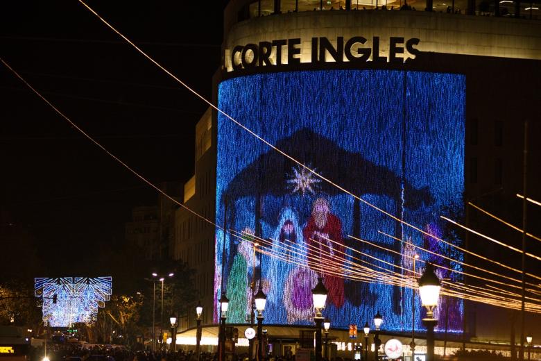 Decoraciones y luces de Navidad durante el encendido de las luces de Navidad de Barcelona