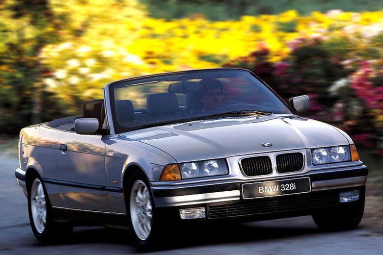 Ya a mediados de los 90 se hizo con un precioso BMW Serie 3 Cabrio, una verdadera joya con la que le daba vergüenza pasear por las miradas indiscretas, por lo que lo compaginaba con un utilitario