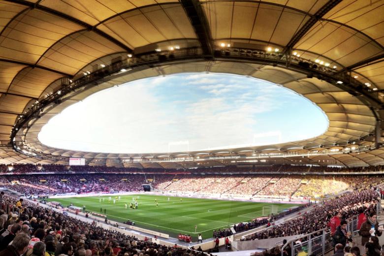 El Rhein Energie Stadion del Colonia tiene una capacidad para 47.000 espectadores. La ciudad de Colonia será una de las 10 sedes que alberguen partidos de la próxima Eurocopa 2024. Es uno de los estadios con mejor ambiente de Alemania y con el mejor césped de toda la Bundesliga. Su origen se remonta al Tratado de Versalles y tras su construcción se encuentra el primer canciller de Alemania