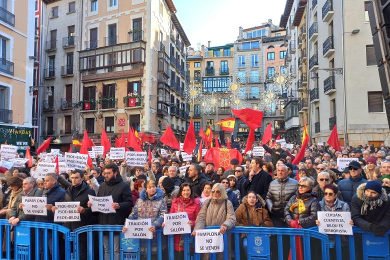 Las calles aledañas a la plaza Consistorial también están abarrotadas