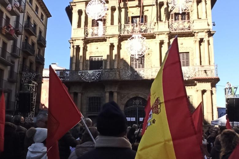 Las calles aledañas a la plaza Consistorial también están abarrotadas