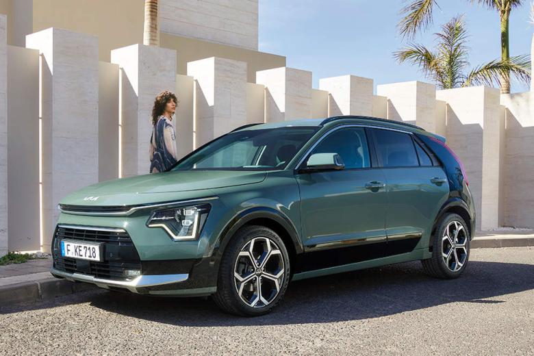El Kia Niro fue nombrado Women's World Car of the Year a primeros de este año, un galardón que premió sus múltiples cualidades. Está disponible con motores gasolina híbrido e híbrido enchufable así como 100 % eléctrico. Tiene un precio de venta que comienza en los 29.000 euros, una opción de compra sobresaliente