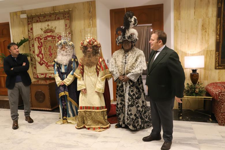 La llegada de los Reyes Magos al Ayuntamiento de Córdoba, en imágenes