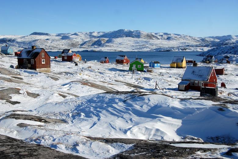 Groenlandia: Este territorio autónomo de Dinamarca se encuentra bastante aislado, pero este año se volverá más accesible para los viajeros. Se están creando nuevos aeropuertos internacionales alrededor de todo el territorio. Prometen pistas más largas y espacios más grandes, para poder recibir más aviones comerciales y a un mayor número de turistas. Este país es hogar del fiordo helado de Ilulissat que ofrece la vista a una bahía llena de icebergs flotantes. La naturaleza es la protagonista aquí, y por ello no puedes dejar de ir y ver las ballenas, disfrutar de un viaje en trineo y ser testigo de las auroras boreales.