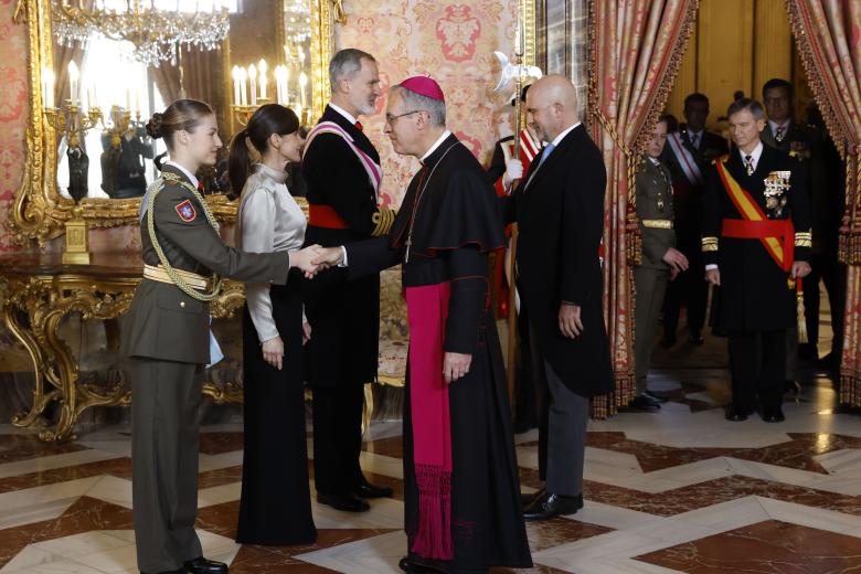 La Princesa Leonor, la Reina Letizia y el Rey Felipe VI durante la recepción