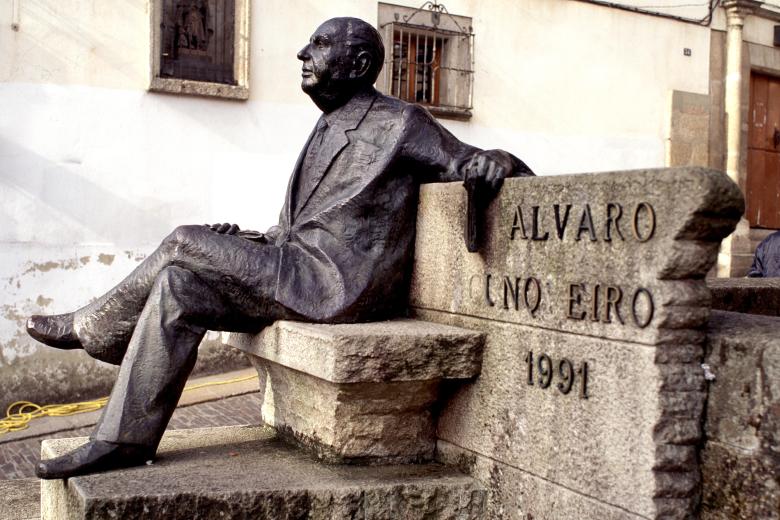 CUNQUEIRO, ALVARO
ESCRITOR ESPAÑOL. MONDOÑEDO 1911-1981
MONUMENTO EN MONDOÑEDO