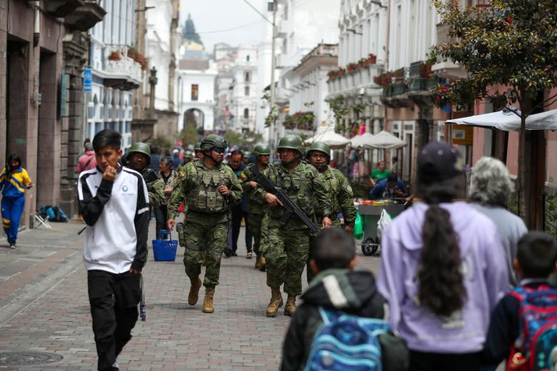 El presidente de Ecuador, Daniel Noboa, declaró en un decreto la existencia de un "conflicto armado interno" en el país.